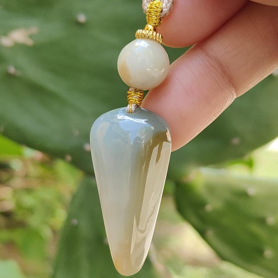 Stunning piece of Natural Type A Jadeite Pendant Necklace crafted with nothing, symbols of Peace and peace, everything goes well, with QIC labs approved certificate weigh 10.79 grams, 35.5 * 18.3 * 8.8 mm, very suitable for daily wear (pendant39) Yi Pin Qian