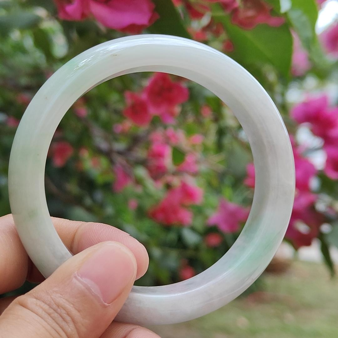 Light Green Hue Natural Type A Jadeite Jade crafted with shape of Peace Bracelet Bangle with certificate weigh 64.55 grams, measurement 13.6 * 8.7, Wrist Size 56.5 mm (bangle4) Yi Pin Qian