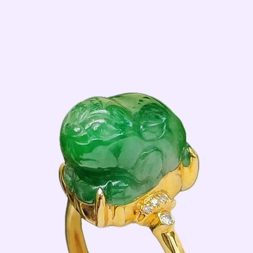 Three Legs Toad Green Natural Type A Jadeite Jade set with 18k as Ring certificate weighs 3.78 grams, measurement 13.6 * 8.7 * 9.6 mm (18kring41) Yi Pin Qian Jadeites Jade Jewelry ~Your Precious Quintessential ~ Singapore