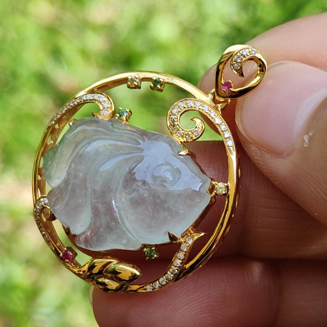 Premium Quality Icy Translucent Natural Type A Jadeite Jade crafted as fish set on 18k gold as Pendant, certificate weighs 5.5 grams, measurement 35.7 * 28.2 * 9mm (18kp53) Yi Pin Qian