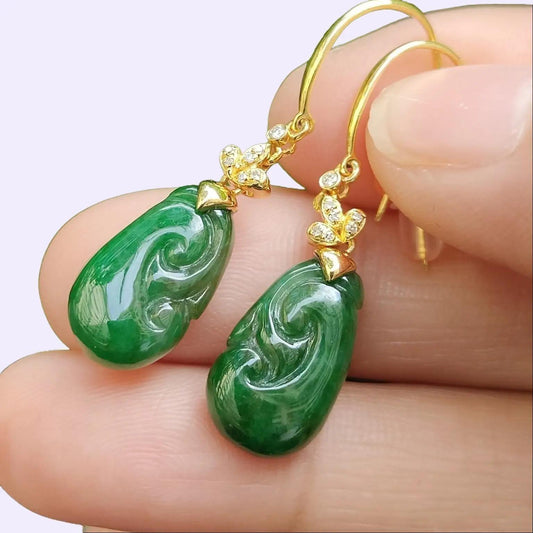 A Pair of Green Ruyi crafted on Natural Type A Jadeite Jade 18k Hook Earrings, Certificate weighs 3.26 grams (18k07) Yi Pin Qian Jadeites Jade Jewelry ~Your Precious Quintessential ~ Singapore