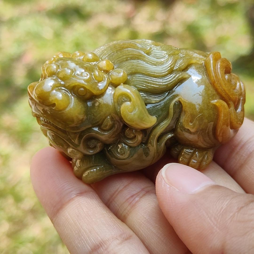 Super Rare Yellow, Redish and Green Hue Natural Type A Jadeite Jade crafted with Lion as Hand-held piece, display or Pendant, certificate weigh 93.64 grams, measurement 53.3 * 32.2 * 30.7 mm (hand5) Yi Pin Qian