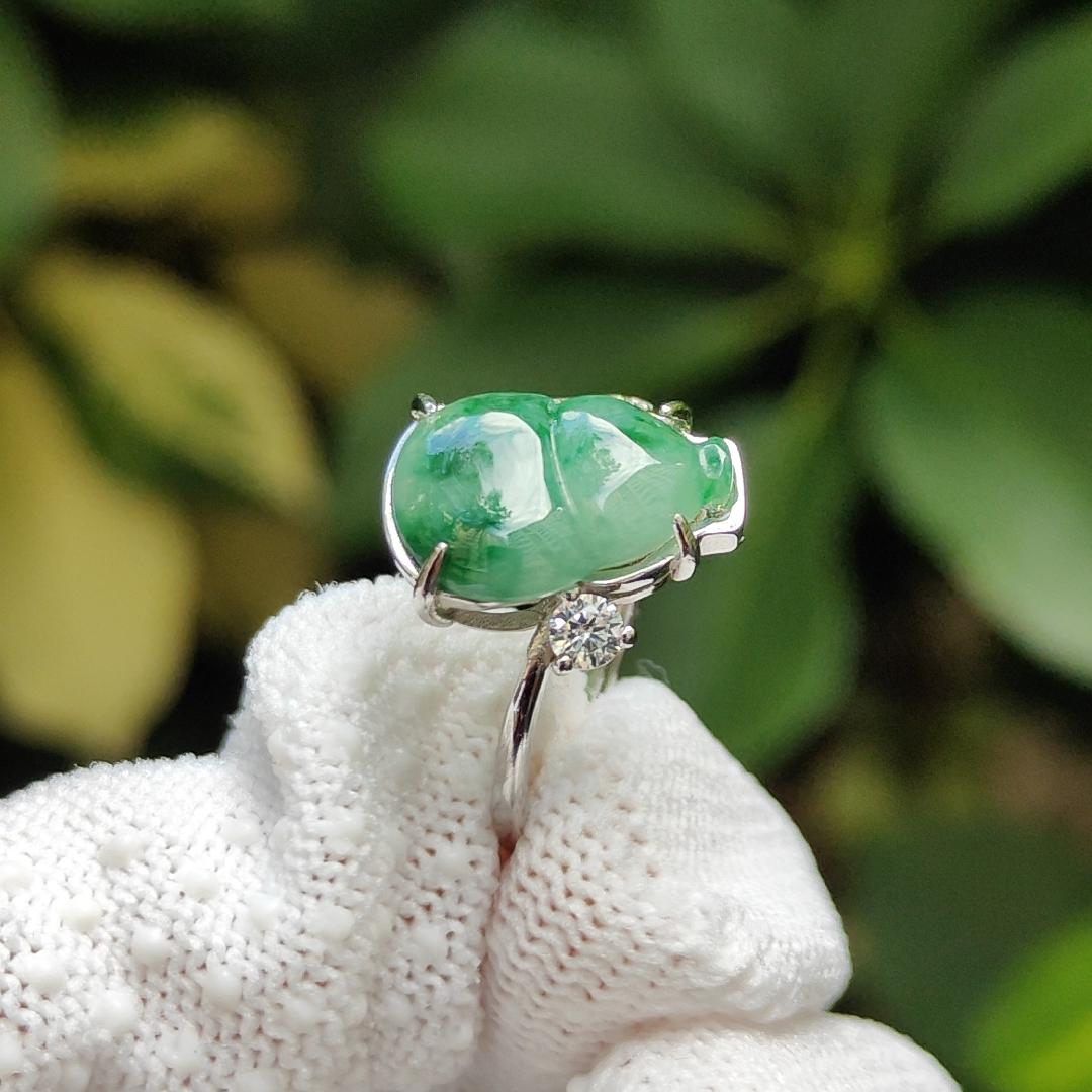 New Arrival Singapore Spicy Green with Green Patches Natural Type A Jadeite Jade crafted as Gourd set on S925 as ring, certificate weighs 2.16 grams, measurement 13.6 * 10.2 * 2.5 mm (s925ring22) Yi Pin Qian Jadeites Jade Jewelry ~Your Precious Quintessential ~ Singapore