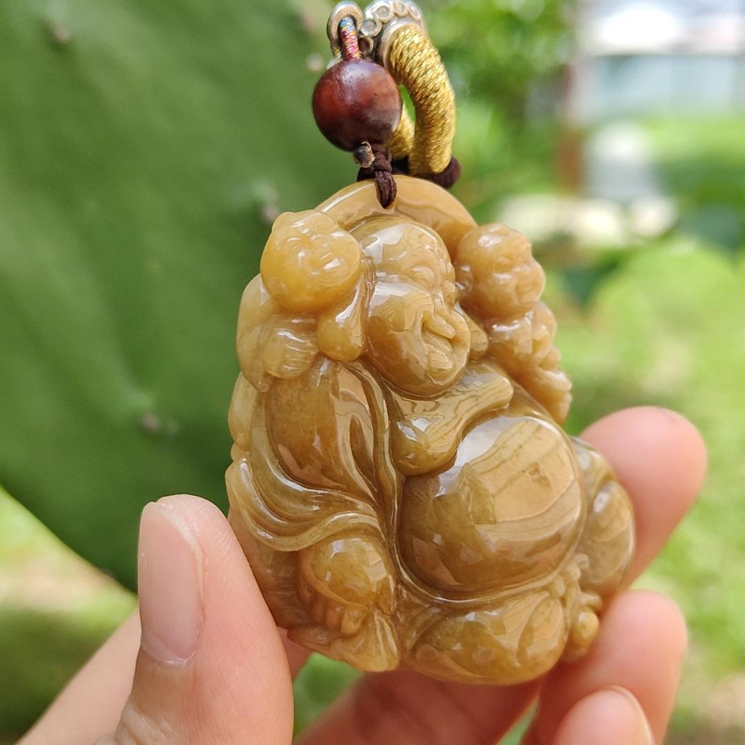 Rare Full Brown Natural Type A Jadeite Pendant crafted as Milo with two kids means Happiness for the family and Longevity, wealth and health, with certificate weighs at 61.27 grams, 48.50 * 41 * 21.60 mm (pendant110) Yi Pin Qian