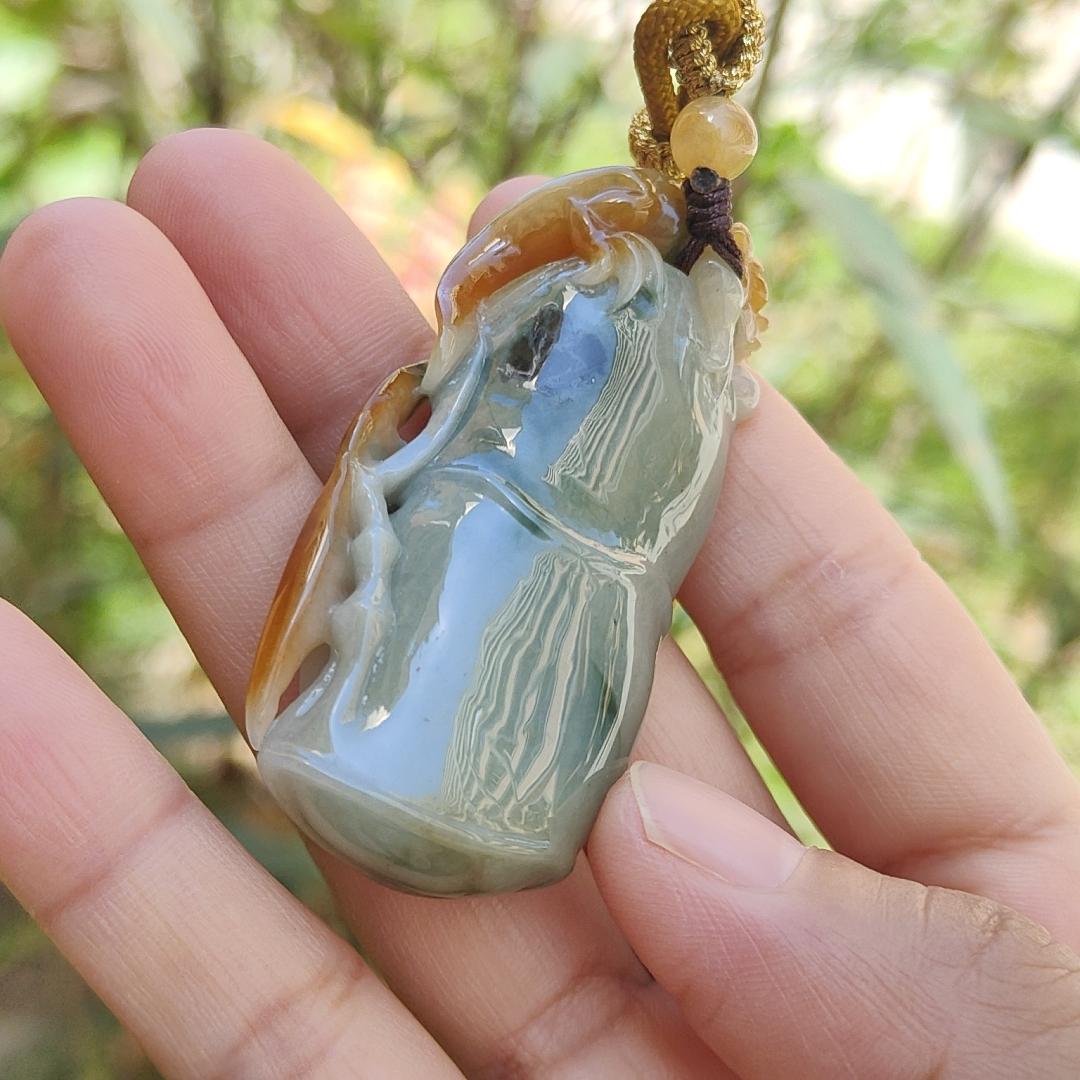 Premium Yellow and Floating Blueish Green (Piaohua) Natural Type A Jadeite Pendant Necklace crafted with Bamboo, Lizard symbols of Wealth, fortune, longevity and wisdom with certificate weigh 37.99 grams, 57.3 * 27.5 * 14.6 mm (pendant47) Yi Pin Qian