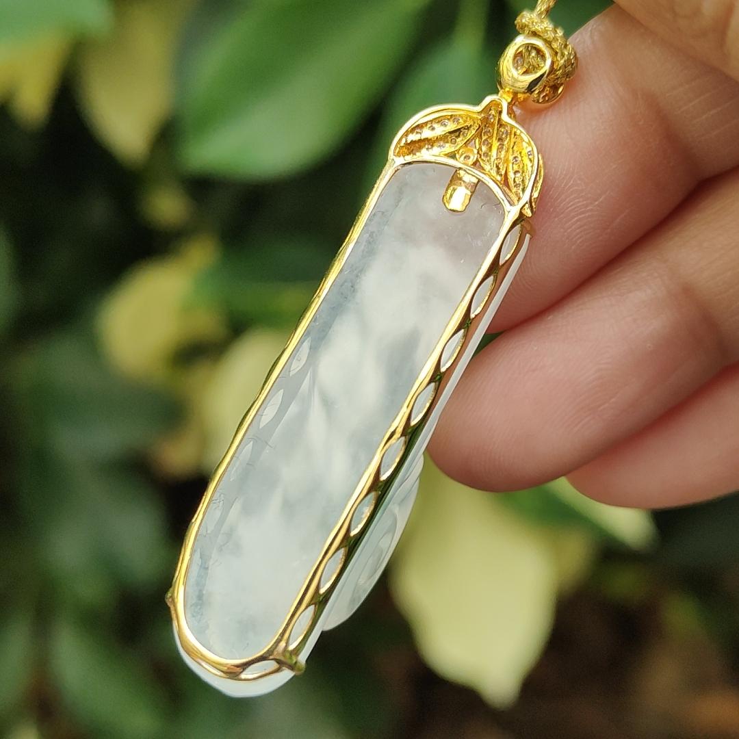 Rare New Arrival Sg Local - Crafted as Snail on High Quality Translucent Natural Type A Jadeite Jade set on 18k gold as pendant, certificate weighs 11.89 grams, measurement 52 * 12.1 * 16.6 mm (18kp71) Yi Pin Qian Jadeites Jade Jewelry ~Your Precious Quintessential ~ Singapore