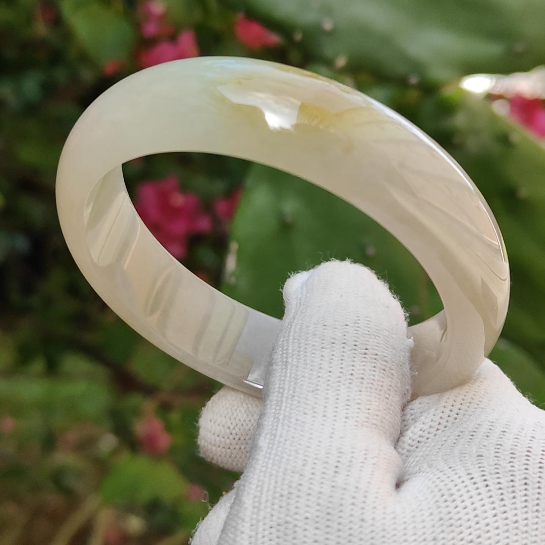 Very Rare Lemon-Yellow Patch Natural Type A Jadeite Jade crafted as Peace Bangle, certificate weighs 58.76 grams, measurement 15.3 * 7.1 * 56.4 mm (bangle9) Yi Pin Qian