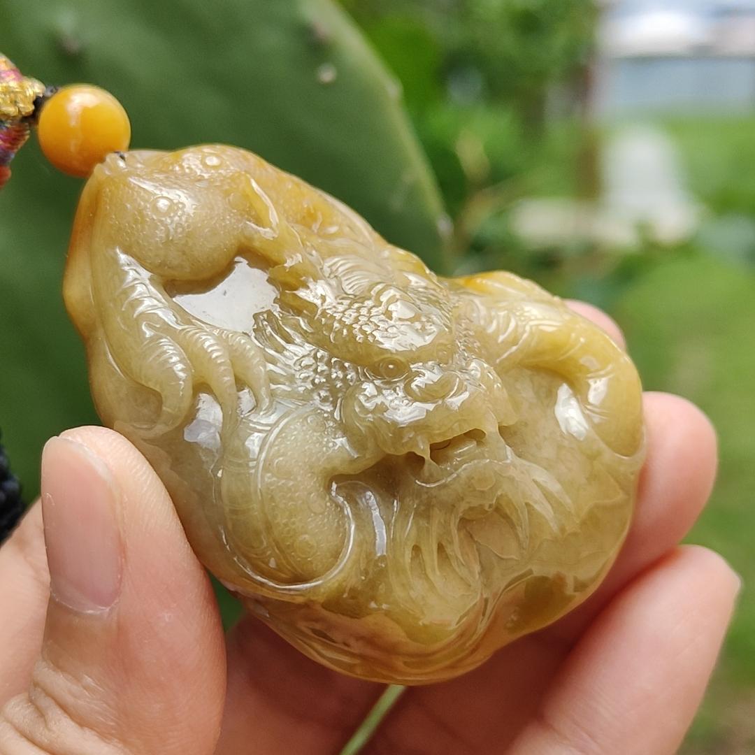 Rare Premium Quality Yellow with Redish and White Natural Type A Jadeite Jade crafted with Dragon as Pendant, for the collectors version, Certificate weigh 75.98 grams, measurement 56 * 42.20 * 23.30 mm (pendant215) Yi Pin Qian
