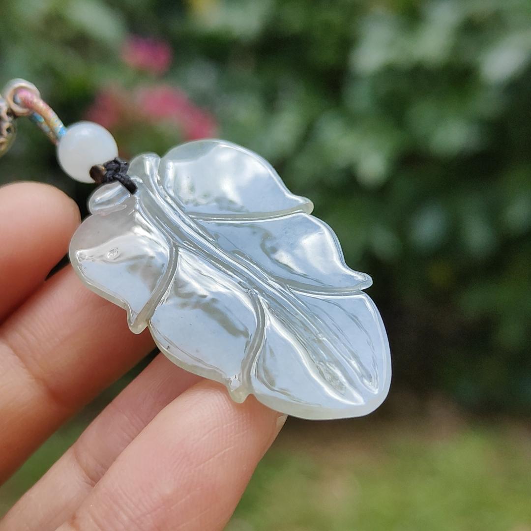 Crafted as cicada using Natural Type A Jadeite Jade as a Pendant Necklace with certificate weigh 9.25 grams, measurement 40.3 * 23.2 * 9.5 mm (pendant185) Yi Pin Qian