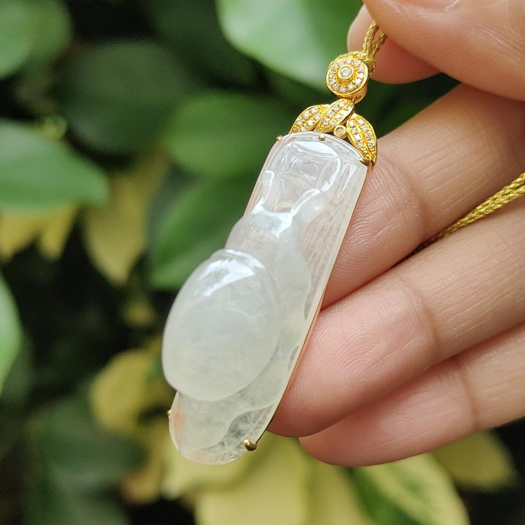 Rare New Arrival Sg Local - Crafted as Snail on High Quality Translucent Natural Type A Jadeite Jade set on 18k gold as pendant, certificate weighs 11.89 grams, measurement 52 * 12.1 * 16.6 mm (18kp71) Yi Pin Qian Jadeites Jade Jewelry ~Your Precious Quintessential ~ Singapore
