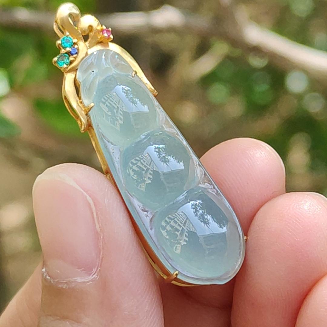 Icy Translucent Premium Quality Natural Type A Jadeite Jade crafted as Bean set on 18k Gold as Pendant, certificate weighs 5.31 grams, measurement 40.6 * 12 * 8 mm (18kp52) Yi Pin Qian