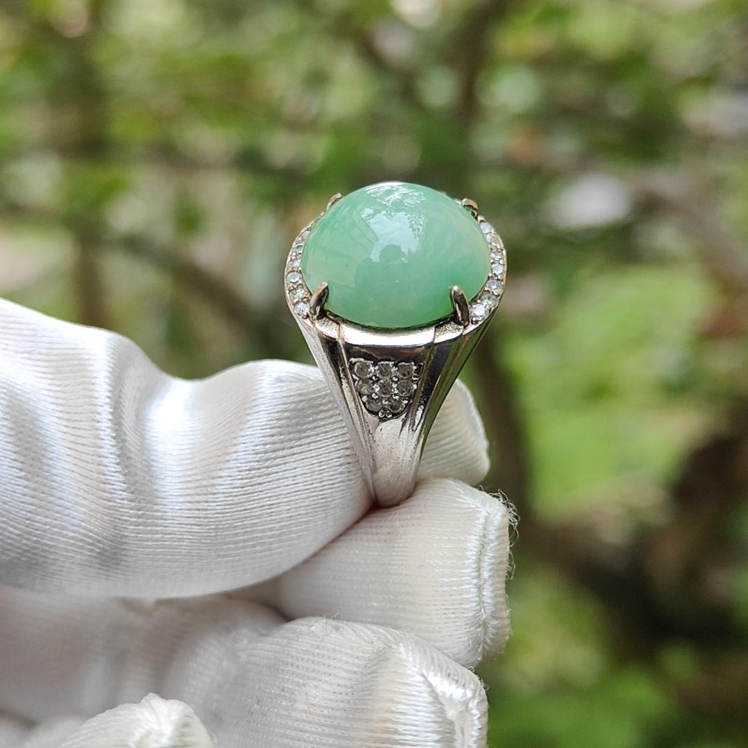 Apple Green Natural Jadeite Jade Cabochon 13.9 * 14.2 * 6.2 mm set on S925 as a Ring for Men with QIC labs approved certificate weigh 7.03 grams (s925ring5) Yi Pin Qian