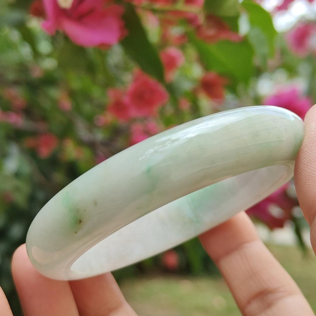 Light Green Hue Natural Type A Jadeite Jade crafted with shape of Peace Bracelet Bangle with certificate weigh 64.55 grams, measurement 13.6 * 8.7, Wrist Size 56.5 mm (bangle4) Yi Pin Qian