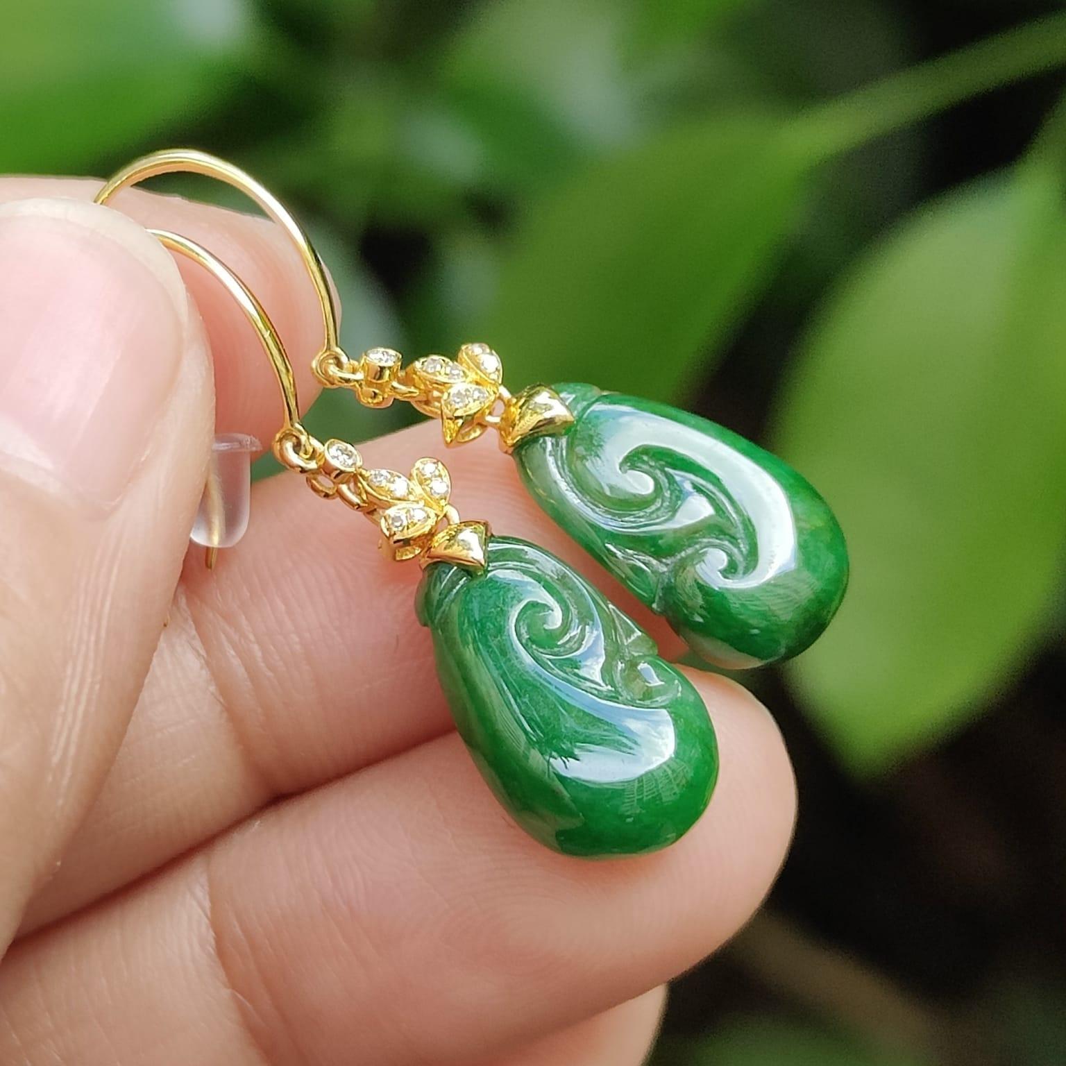 A Pair of Green Ruyi crafted on Natural Type A Jadeite Jade 18k Hook Earrings, Certificate weighs 3.26 grams (18k07) Yi Pin Qian Jadeites Jade Jewelry ~Your Precious Quintessential ~ Singapore