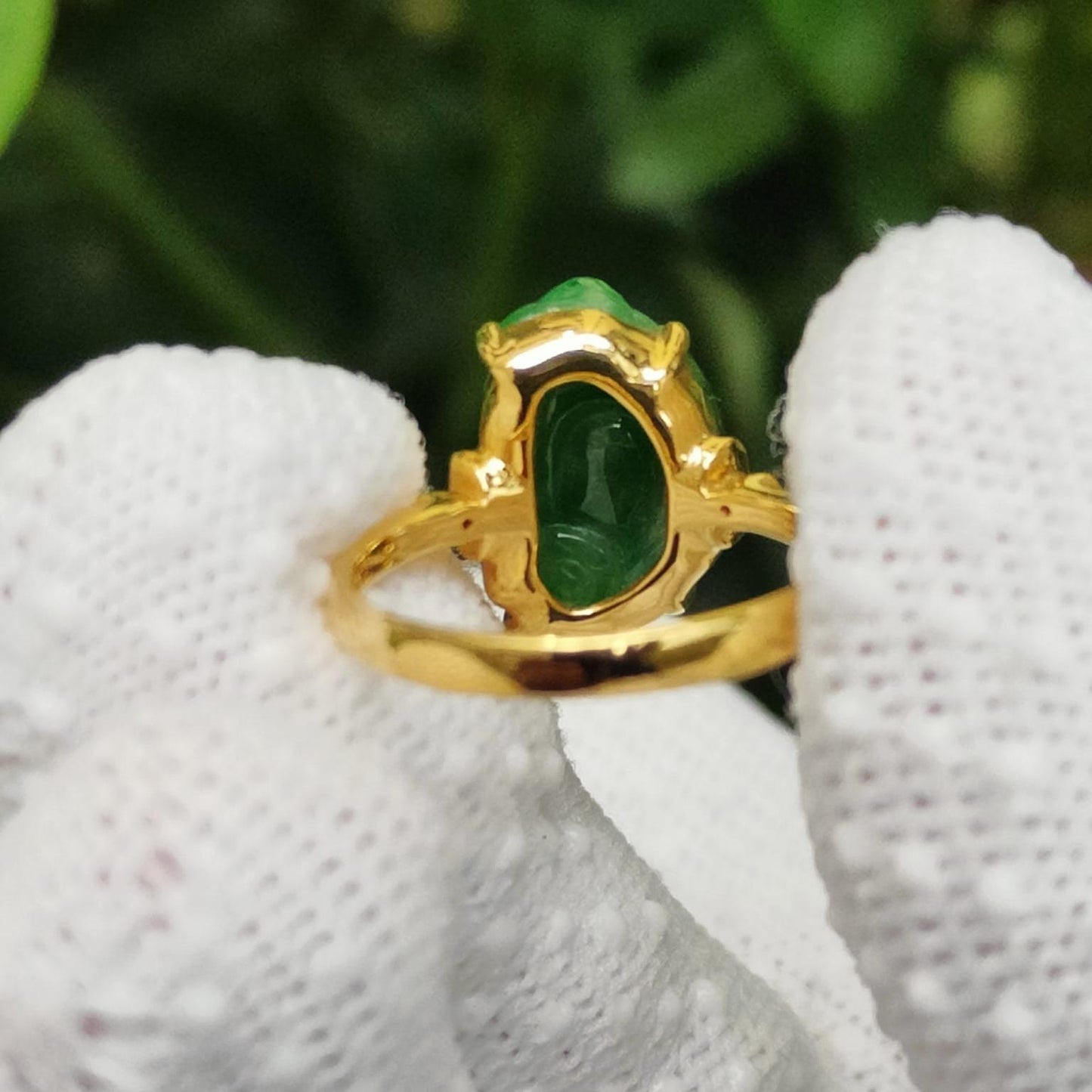 Three Legs Toad Green Natural Type A Jadeite Jade set with 18k as Ring certificate weighs 3.78 grams, measurement 13.6 * 8.7 * 9.6 mm (18kring41) Yi Pin Qian Jadeites Jade Jewelry ~Your Precious Quintessential ~ Singapore