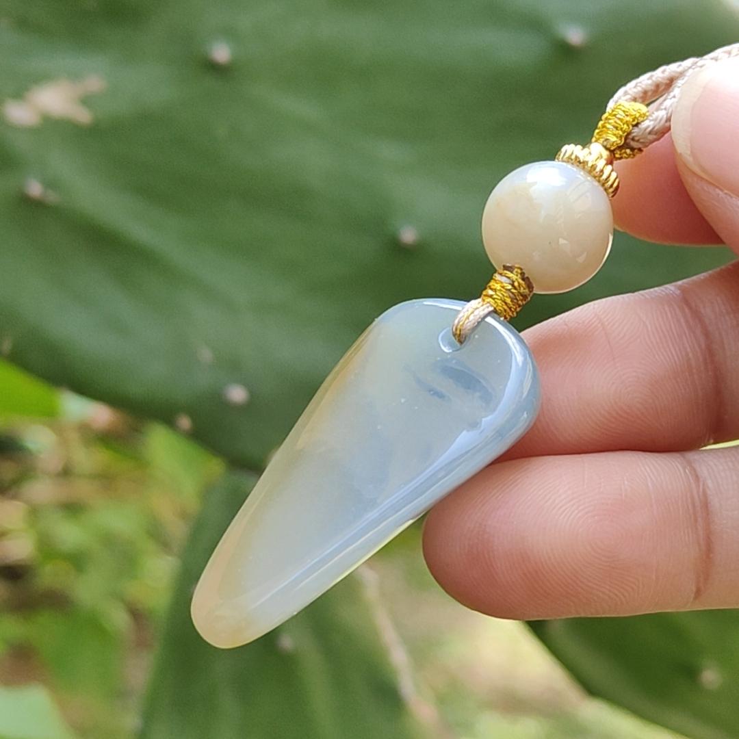 Stunning piece of Natural Type A Jadeite Pendant Necklace crafted with nothing, symbols of Peace and peace, everything goes well, with QIC labs approved certificate weigh 10.79 grams, 35.5 * 18.3 * 8.8 mm, very suitable for daily wear (pendant39) Yi Pin Qian