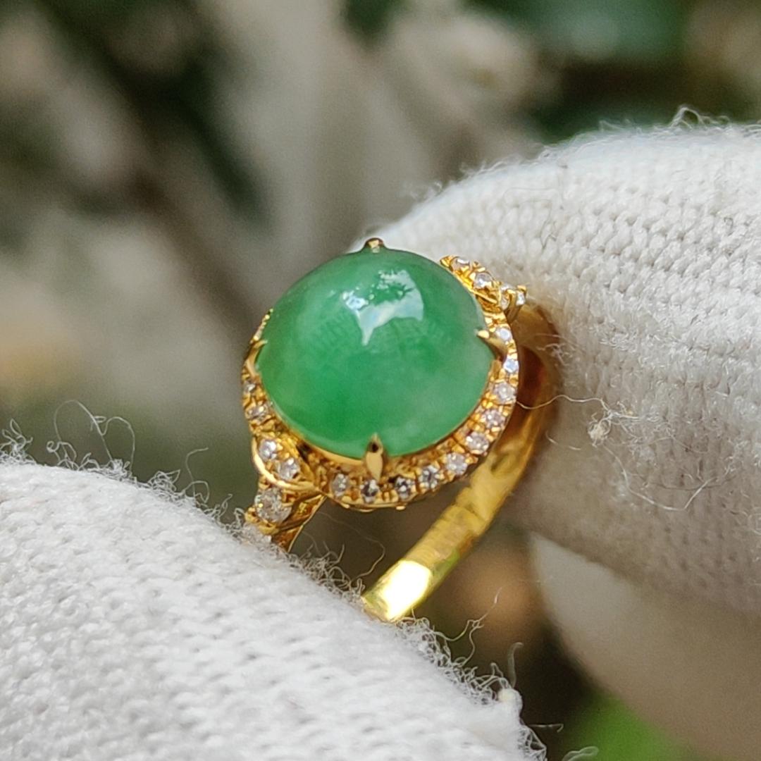 Sales Offer - High Quality Light Green Cabochon Natural Type A Jadeite Jade set on 18k Gold as Ring, certificate weighs 1.98 grams, Finger Size 15.4mm (18kring28) Yi Pin Qian