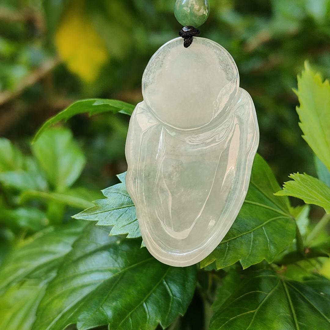 Semi Icy Milo Buddha Natural Type A Jadeite Pendant with certificate weighs 13.87 grams, 44.2 * 26.5 * 8.1 mm, milo represent The strength that can tolerate the things of the world represents the mind that can solve a thousand sorrows (pendant85) Yi Pin Qian