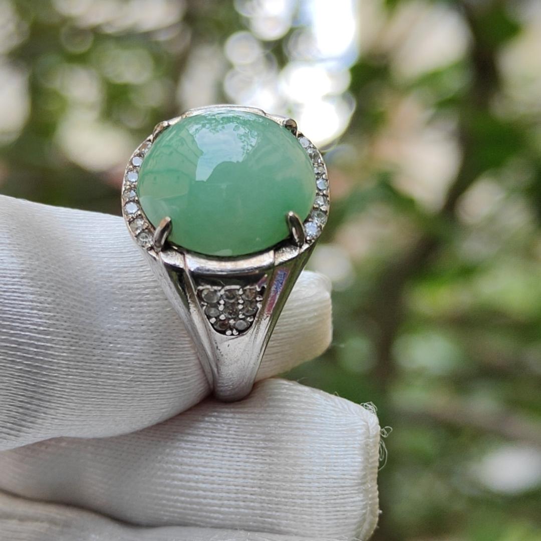 Apple Green Natural Jadeite Jade Cabochon 13.9 * 14.2 * 6.2 mm set on S925 as a Ring for Men with QIC labs approved certificate weigh 7.03 grams (s925ring5) Yi Pin Qian
