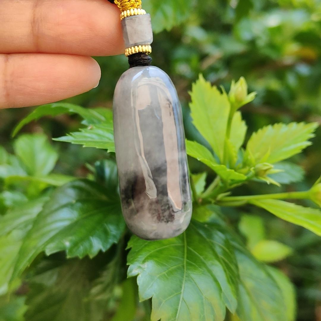 Black Wuji Natural Type A Jadeite Pendant does not carved with any patterns represent Peace and Safety and Jadeite symbolizes luck, eternity, and balance, with certificate weigh 16.55 grams, 39 * 16.2 * 11 mm, suitable for daily wear (pendant79) Yi Pin Qian