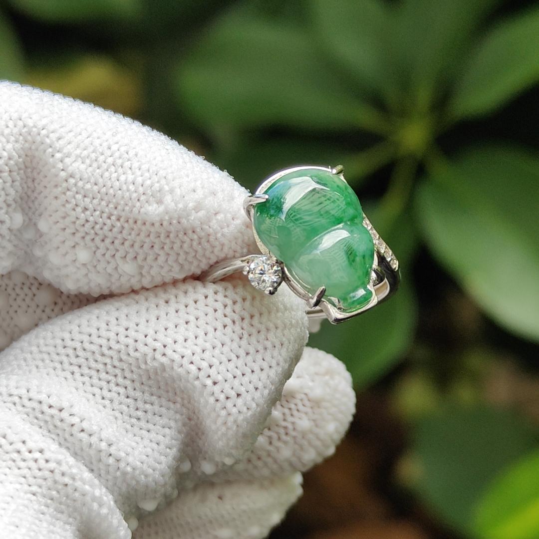 New Arrival Singapore Spicy Green with Green Patches Natural Type A Jadeite Jade crafted as Gourd set on S925 as ring, certificate weighs 2.16 grams, measurement 13.6 * 10.2 * 2.5 mm (s925ring22) Yi Pin Qian Jadeites Jade Jewelry ~Your Precious Quintessential ~ Singapore