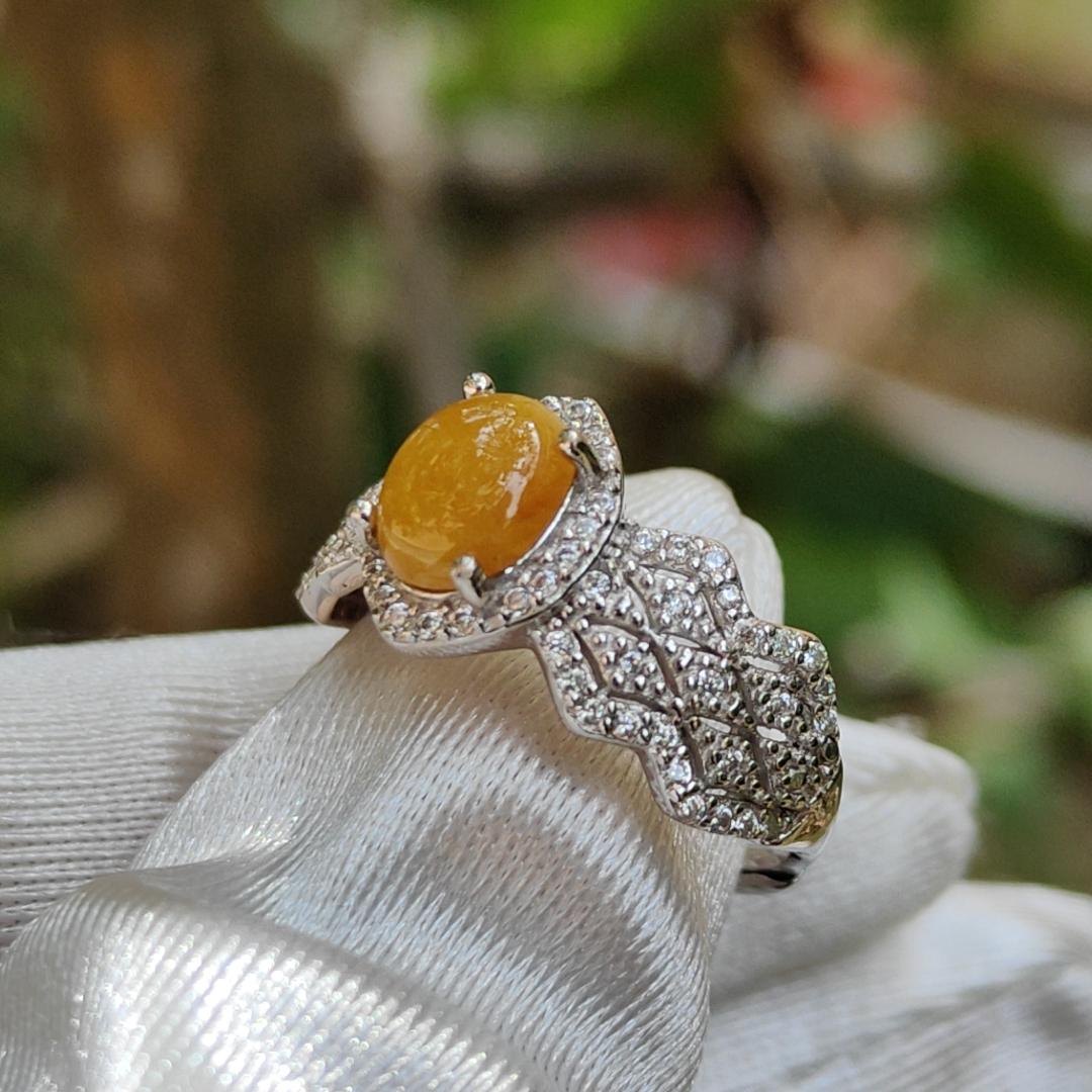 High Quality Yellow Natural Type A Jadeite Jade crafted as Oval Cabochon measurement 7.5 * 6 * 3 mm set on Quality S925 Silver as Ring with Certificate weigh 2.84 grams (s925ring10) Yi Pin Qian