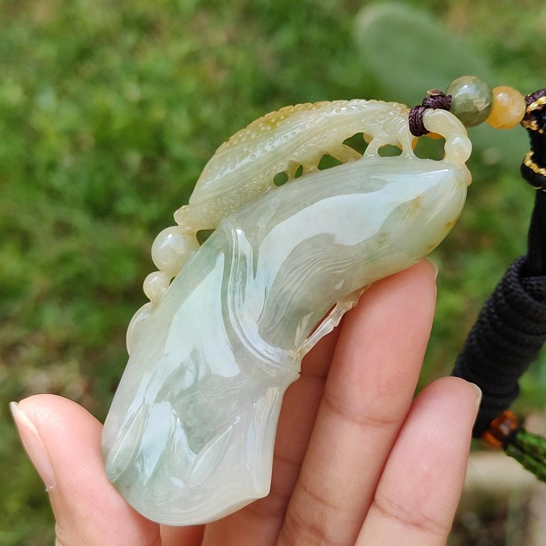 Very Rare Green and Yellow with Red patches Praying Mantis Pendant Necklace Natural Type A Jadeite with certificate included weigh 53.96 grams, 72.5 * 35.5 * 12.8 mm, collectible item Yi Pin Qian