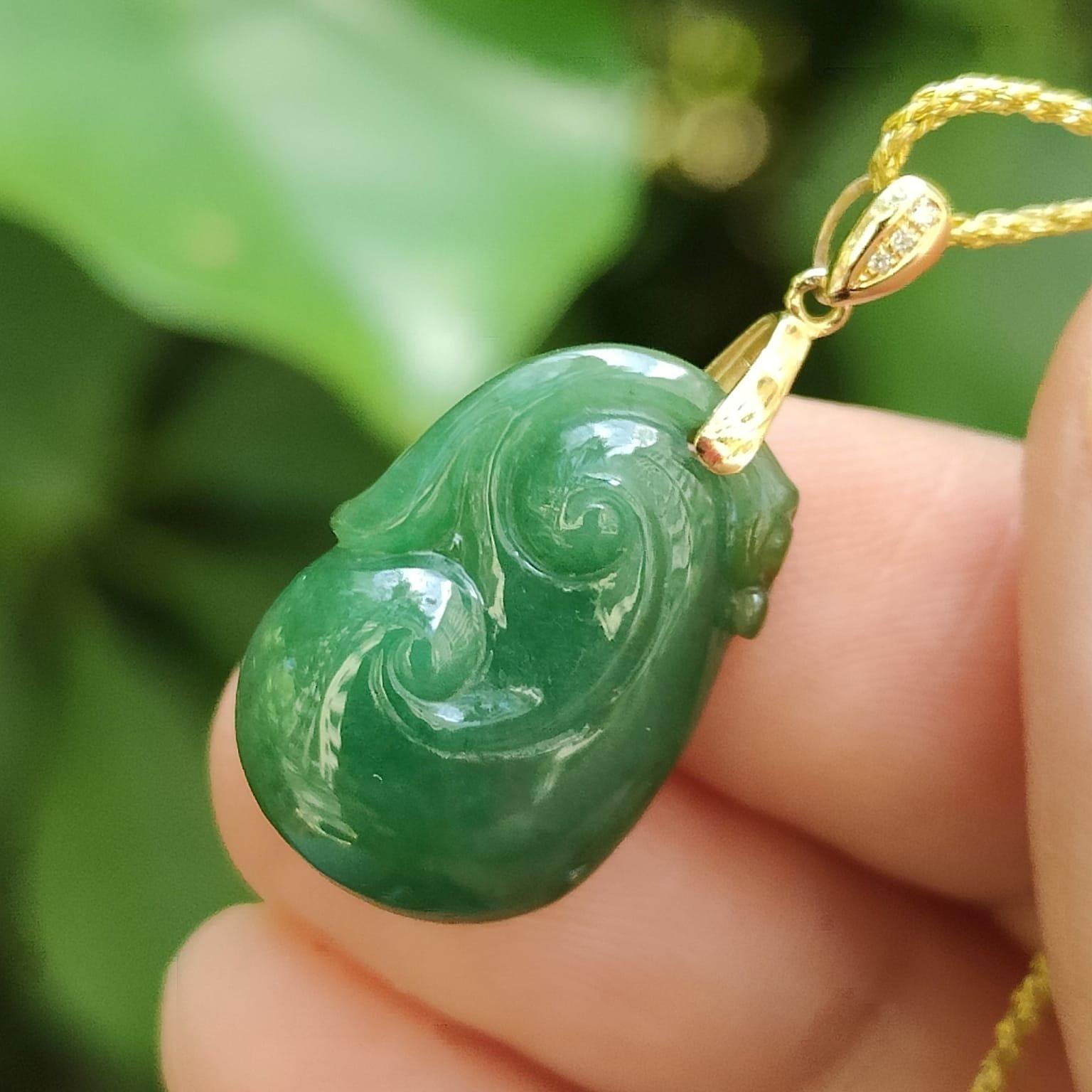 Myanmar Green Ruyi Pendant – Heirloom-Quality Jadeite, 18K Gold & Diamonds (GD2203H017670 Sku: 18kp108) Yi Pin Qian Jadeites Jade Jewelry ~Your Precious Quintessential ~ Singapore