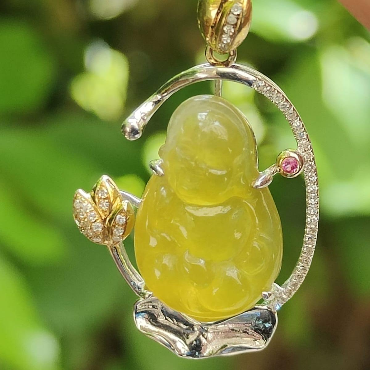 Metal & Earth Harmony - 18K Gold Set Laughing Buddha Jade Pendant (Sku: 18kp115) Yi Pin Qian Jadeites Jade Jewelry ~Your Precious Quintessential ~ Singapore