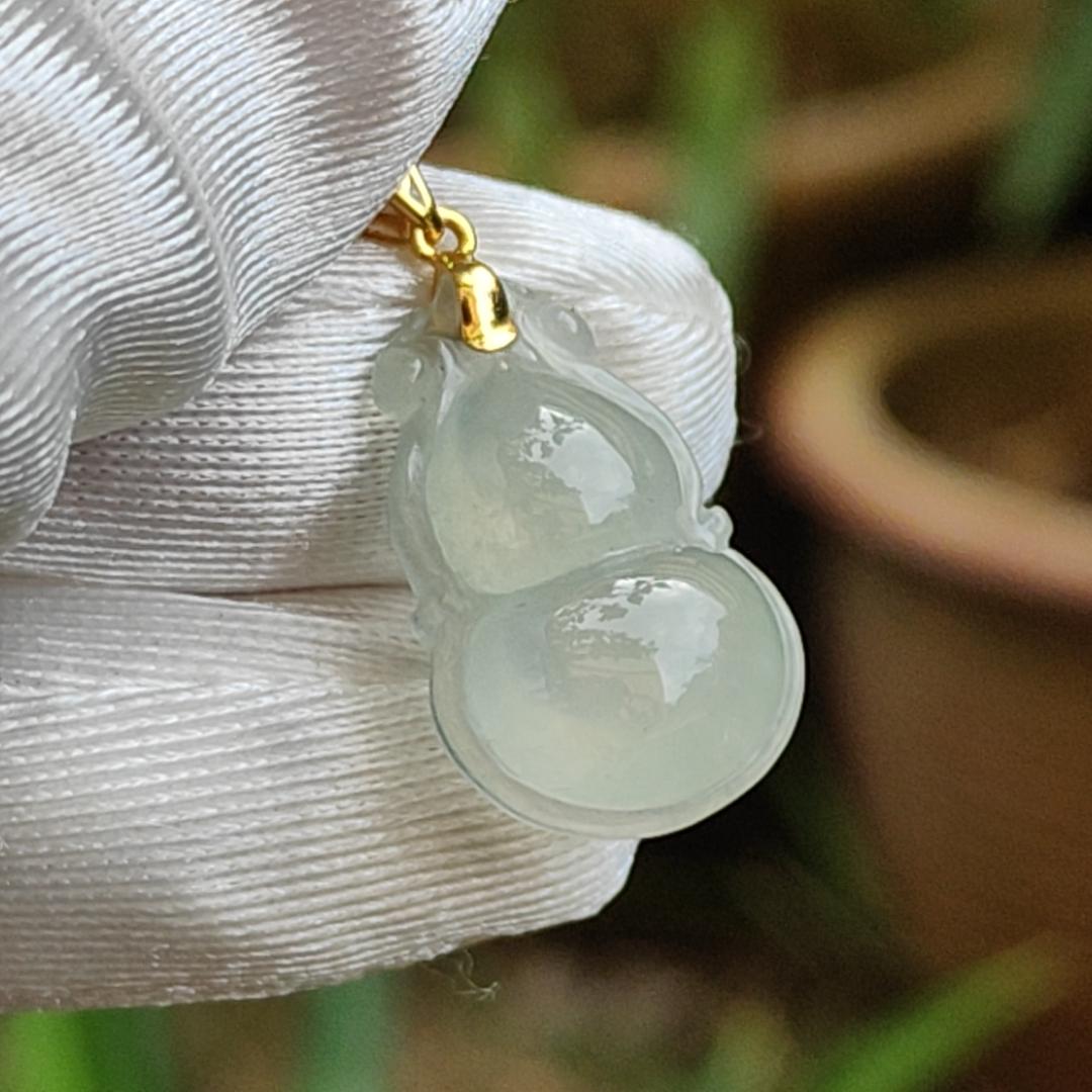 Premium Light Green Hue Natural Type A Jadeite Jade crafted with shape of Gourd as Pendant set with 18k Clasp, certificate weigh 2.36 grams, measurement 20.5 * 12.9 * 5.9 mm (18kp31) Yi Pin Qian Jadeites Jade Jewelry ~Your Precious Quintessential ~ Singapore