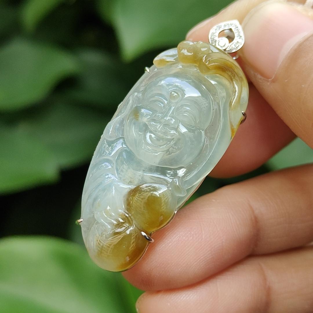 High Quality Icy Yellow Translucent Natural Type A Jadeite Jade crafted as Milo Buddha set with 18k Gold as Pendant, certificate weighs 9.1 grams, measurements 46.1 * 18.7 * 9.5 mm (18kp60) Yi Pin Qian