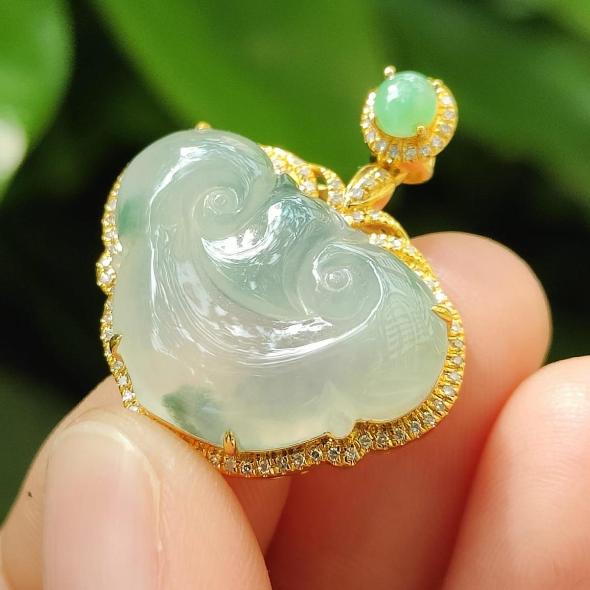 New Arrival in Singapore Premium High Quality Natural Type A Jadeite Jade 18k Gold Pendant crafted as Ruyi, certificate weighs 5.51 grams measurement 27.1 * 24.6 * 7.3 mm (18kp74) Yi Pin Qian Jadeites Jade Jewelry ~Your Precious Quintessential ~ Singapore