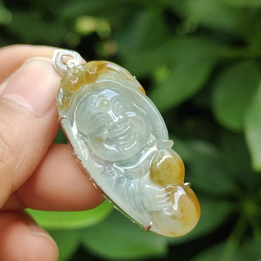 High Quality Icy Yellow Translucent Natural Type A Jadeite Jade crafted as Milo Buddha set with 18k Gold as Pendant, certificate weighs 9.1 grams, measurements 46.1 * 18.7 * 9.5 mm (18kp60) Yi Pin Qian