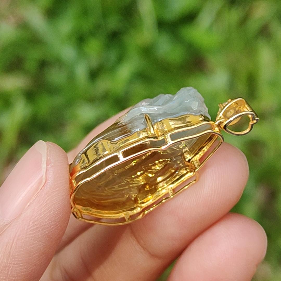 Yellow Natural Type A Jadeite Jade Pendant crafted as Dragon Turtle set on 18k gold with diamond, certificate weigh 6.69 grams, measurement 33.8 * 17.7 * 11.6 mm (18kp16) Yi Pin Qian