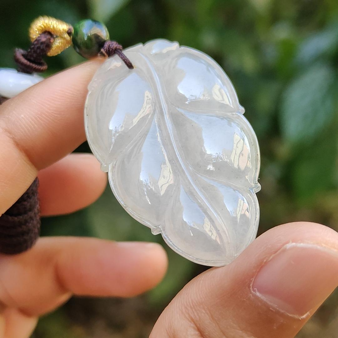An Old Collection Not To be Missed! Semi Icy Natural Type A Jadeite Jade Pendant Necklace crafted as Leaf with certificate included weigh 10.85 grams, 43.3 * 26.1 * 5.9 mm (pendant172) Yi Pin Qian