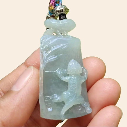 Good Quality Natural Type A Jadeite Jade crafted with shape of Lizard as Pendant, certificate weighs 15.23 grams, measurement 44.6 * 21.8 * 9.7 mm (pendant268) Yi Pin Qian
