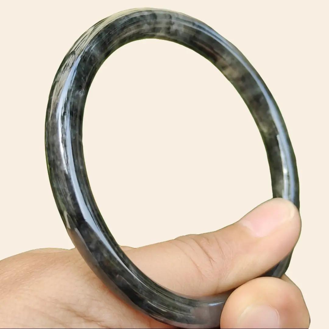 57.8 Perfect Circle Bangle on Natural Type A Jadeite Jade certificate weighs 24 grams, measurement 6.6 * 6.6 mm (bangle26) Yi Pin Qian Jadeites Jade Jewelry ~Your Precious Quintessential ~ Singapore