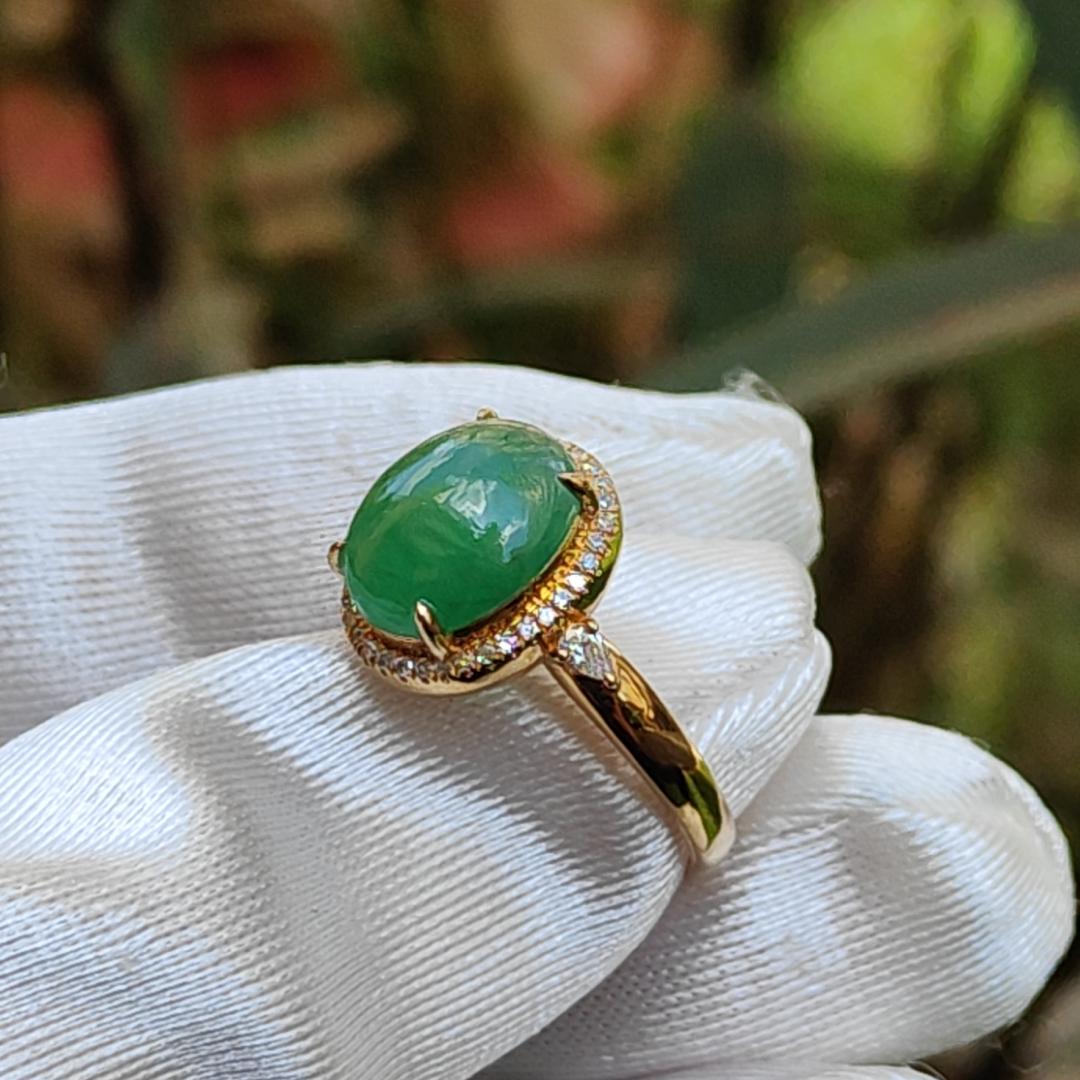 18K Gold weigh 2 grams, Setting with Natural Type A Jadeite Green Cabochon size 10.7 * 8.3 * 3.8 mm with 35 * 0.003 and 2 * 0.03 pear cut diamonds, certificate included weigh 2.65 grams, Finger ring size 17.3 mm, Yi Pin Qian