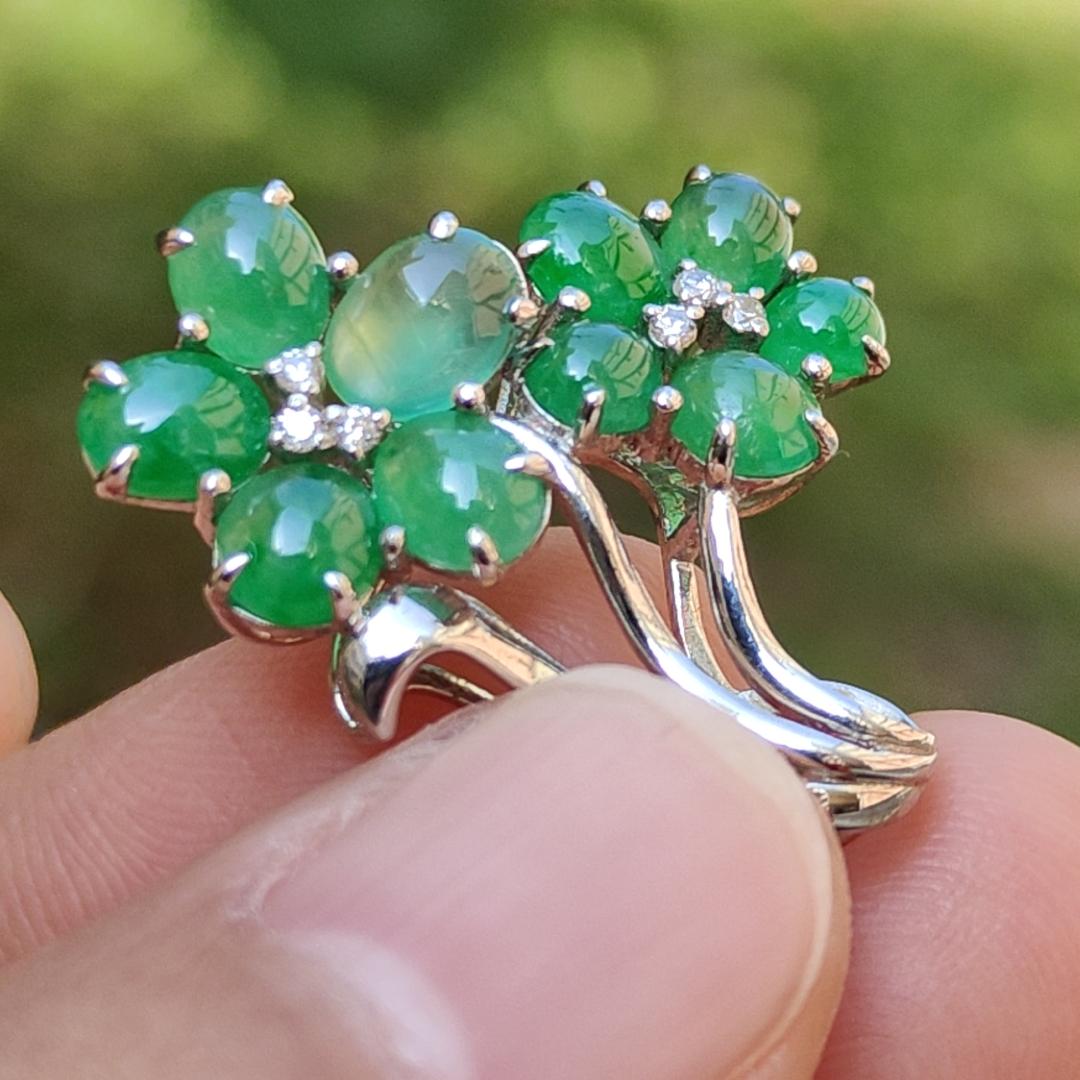 Unique design with 10 Quality Green Natural Type A Jadeite Jade Cabochons set on Quality S925 Silver as Pendant, certificate weigh 2.39 grams (s925p1) Yi Pin Qian