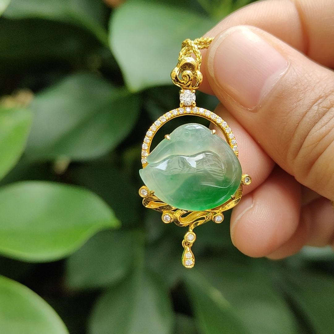 Very Rare Premium Natural Type A Jadeite-Jade with Green and Green Hue, Good Translucent, set with 18k Gold crafted as Swan Pendant, certificate weighs 3.55 grams, measurement 37 * 20 * 6.5 mm (18kp67) Yi Pin Qian Jadeites Jade Jewelry ~Your Precious Quintessential ~ Singapore