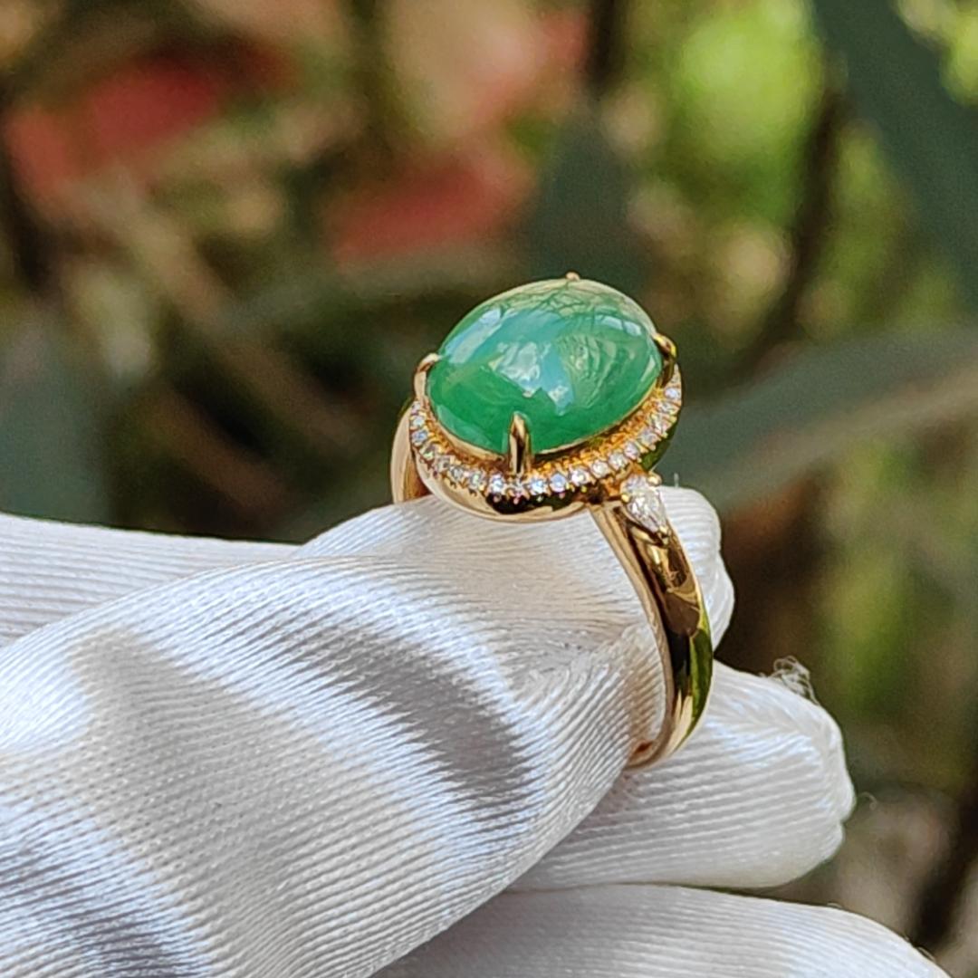 18K Gold weigh 2 grams, Setting with Natural Type A Jadeite Green Cabochon size 10.7 * 8.3 * 3.8 mm with 35 * 0.003 and 2 * 0.03 pear cut diamonds, certificate included weigh 2.65 grams, Finger ring size 17.3 mm, Yi Pin Qian