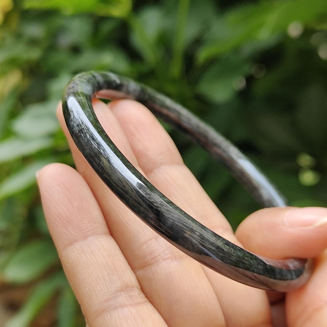 A Ding Ding Circular Bangle 57.9 mm New Arrival SG - Natural Type A Jadeite Jade Bracelet certificate weighs 22.58 grams, Width 6.1 * Thick 6.6 mm (bangle19) Yi Pin Qian Jadeites Jade Jewelry ~Your Precious Quintessential ~ Singapore