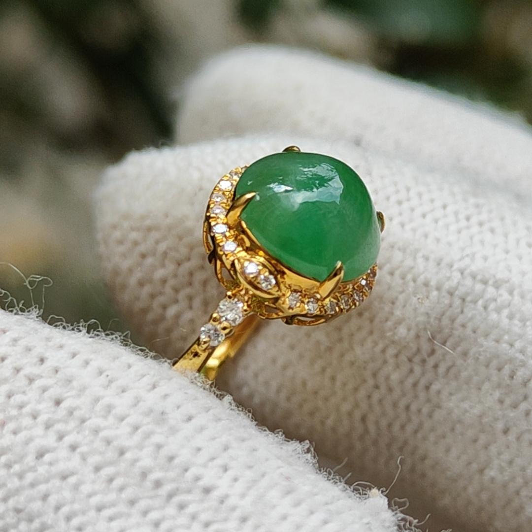 Sales Offer - High Quality Light Green Cabochon Natural Type A Jadeite Jade set on 18k Gold as Ring, certificate weighs 1.98 grams, Finger Size 15.4mm (18kring28) Yi Pin Qian