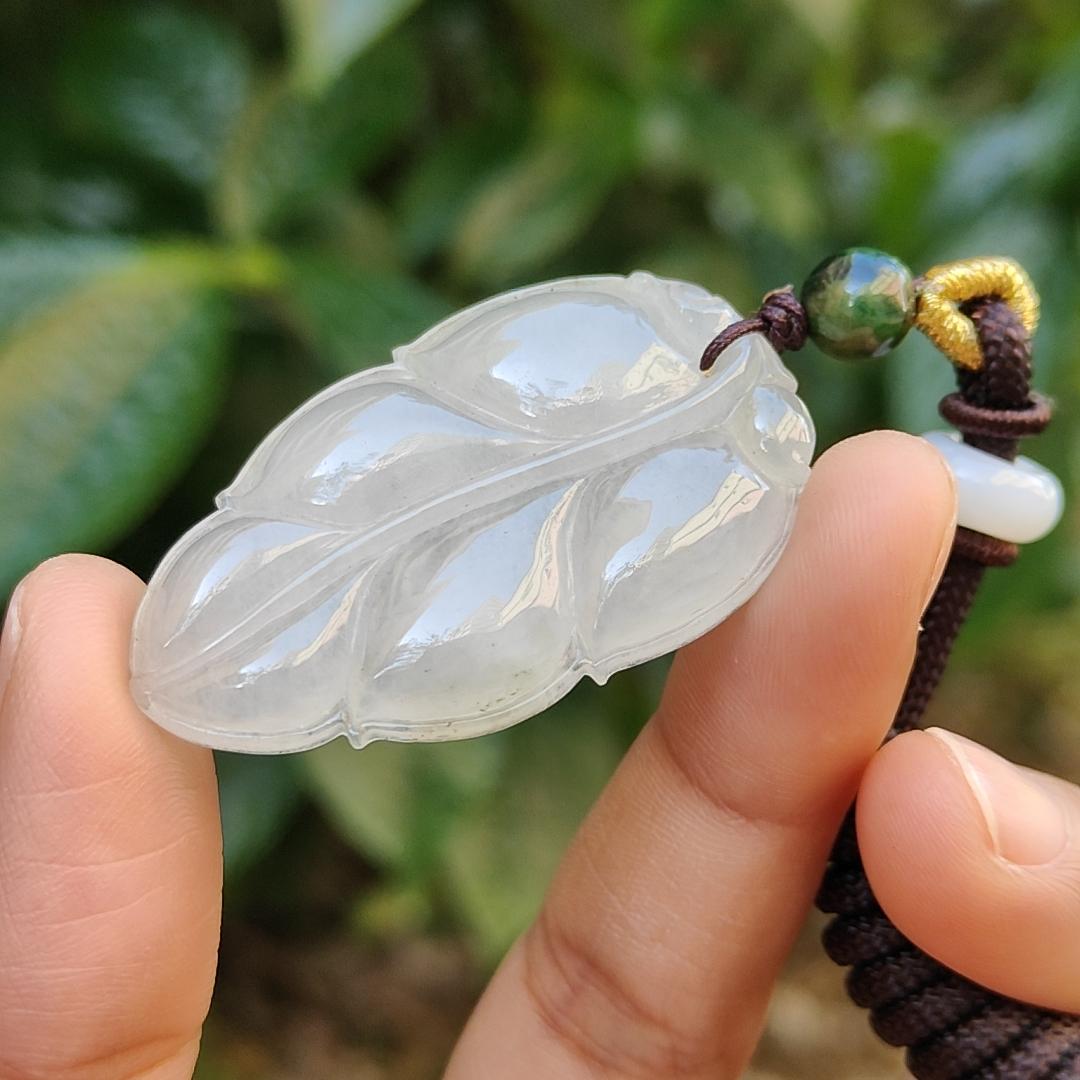 An Old Collection Not To be Missed! Semi Icy Natural Type A Jadeite Jade Pendant Necklace crafted as Leaf with certificate included weigh 10.85 grams, 43.3 * 26.1 * 5.9 mm (pendant172) Yi Pin Qian