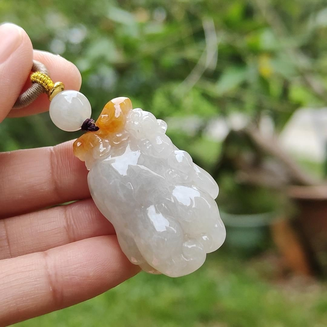 Unique Yellow Ruyi Chayote Natural Type A Jadeite Pendant with QIC approved labs certificate weight 25.27 grams, 40 * 25 * 15.20 mm originate from Myanmar very suitable for daily wear (pendant119) Yi Pin Qian