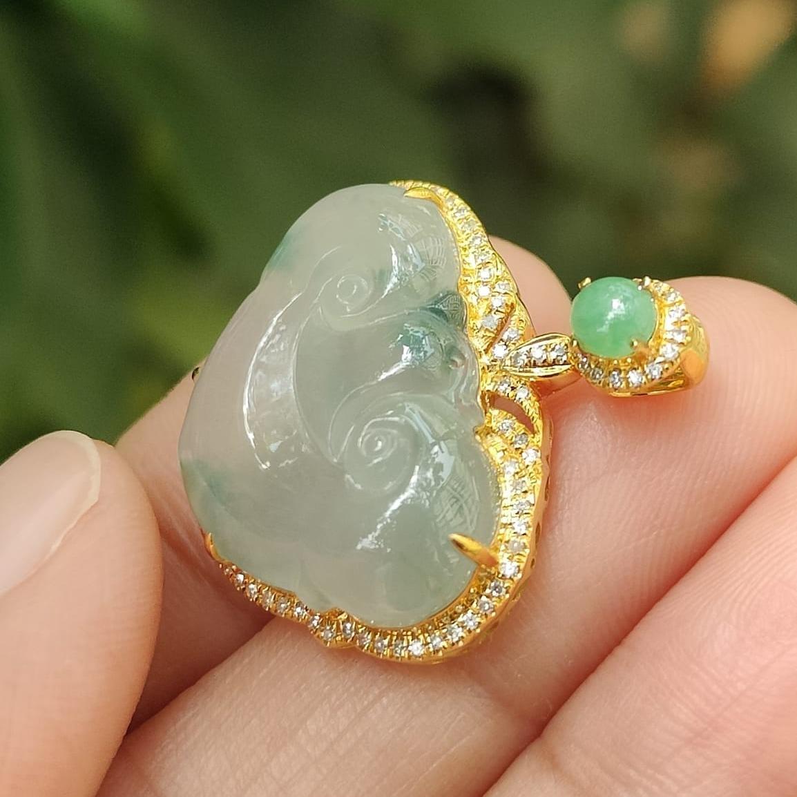 New Arrival in Singapore Premium High Quality Natural Type A Jadeite Jade 18k Gold Pendant crafted as Ruyi, certificate weighs 5.51 grams measurement 27.1 * 24.6 * 7.3 mm (18kp74) Yi Pin Qian Jadeites Jade Jewelry ~Your Precious Quintessential ~ Singapore