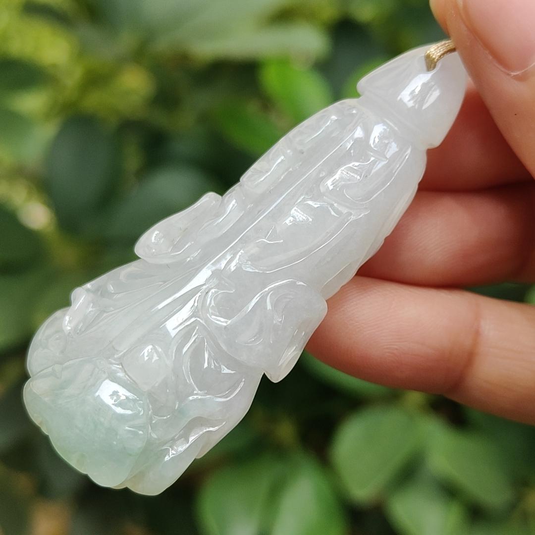 Singapore New Arrival High Quality Pendant crafted as the Cabbage on Natural Type A Jadeite Jade certificate weighs 31.47 grams, measurement 61 * 26.4 * 13.9 mm (pendant320) Yi Pin Qian Jadeites Jade Jewelry ~Your Precious Quintessential ~ Singapore