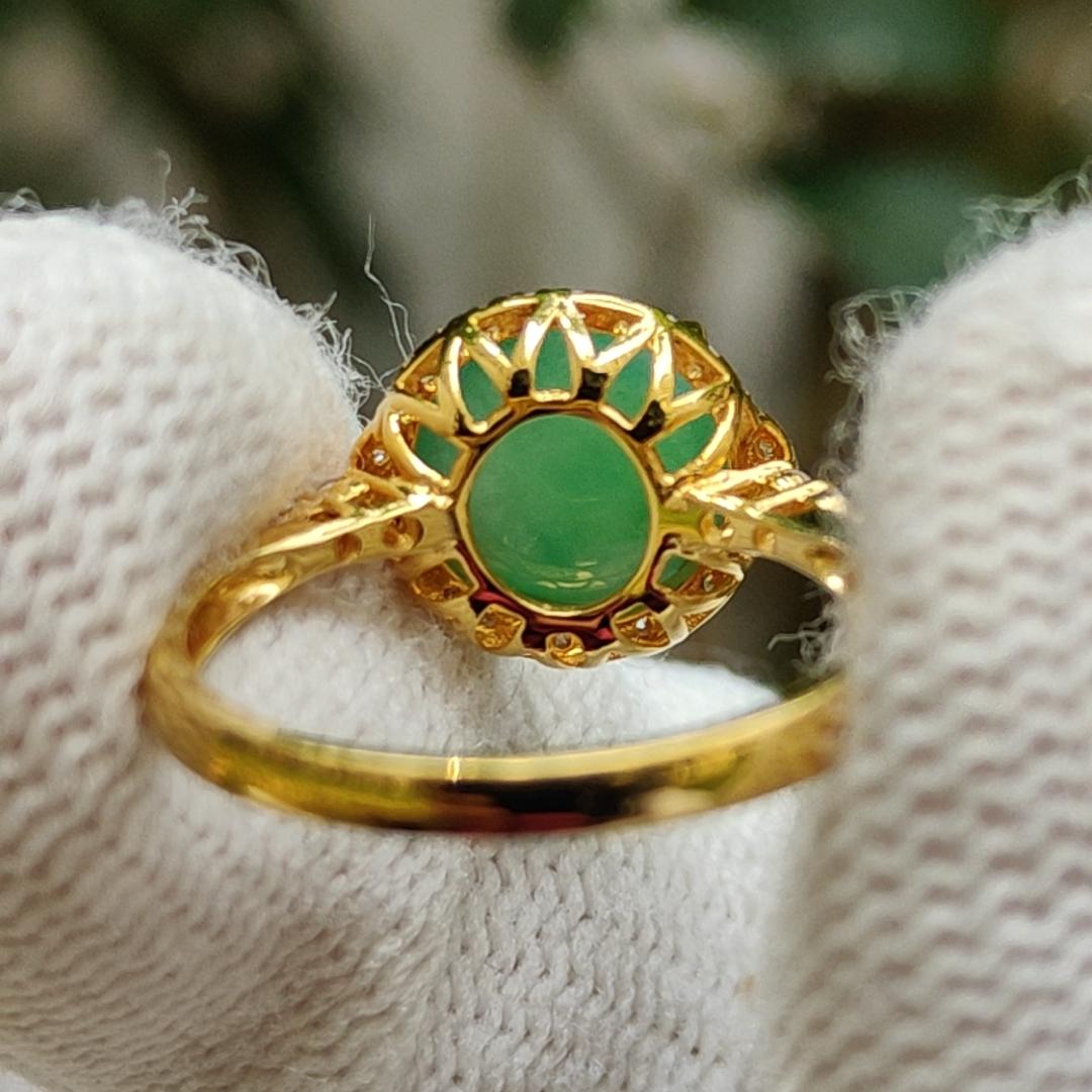 Sales Offer - High Quality Light Green Cabochon Natural Type A Jadeite Jade set on 18k Gold as Ring, certificate weighs 1.98 grams, Finger Size 15.4mm (18kring28) Yi Pin Qian