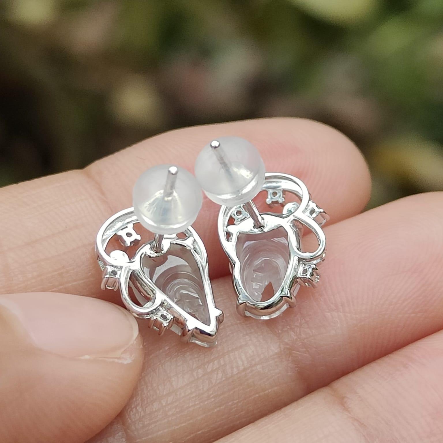 A Pair of High-Quality Natural Type A Jadeite Jade crafted as Crab Claws set with 18k gold as Stud Earrings, certificate weighs 1.89 grams (18k05) Yi Pin Qian Jadeites Jade Jewelry ~Your Precious Quintessential ~ Singapore