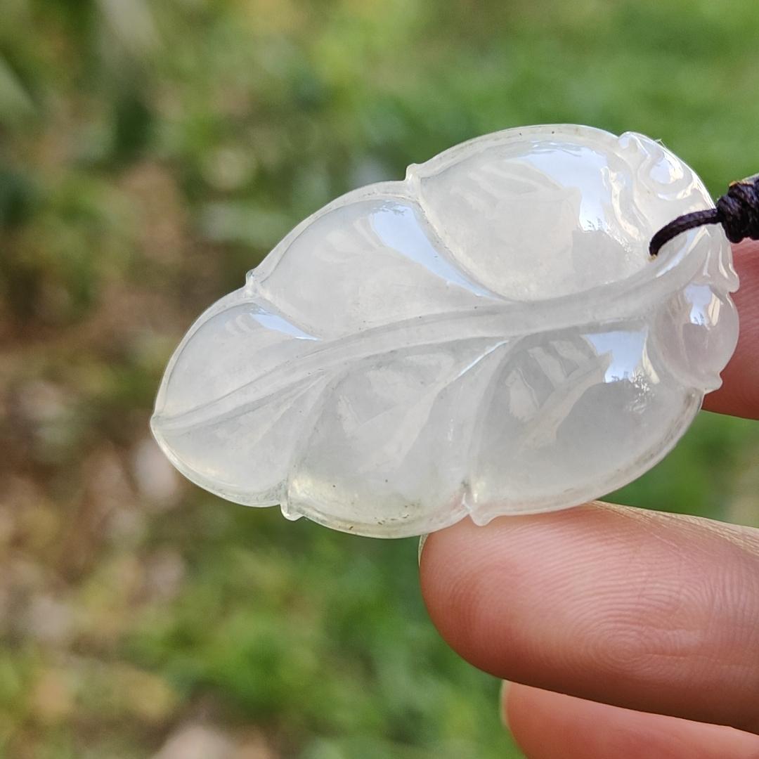 An Old Collection Not To be Missed! Semi Icy Natural Type A Jadeite Jade Pendant Necklace crafted as Leaf with certificate included weigh 10.85 grams, 43.3 * 26.1 * 5.9 mm (pendant172) Yi Pin Qian
